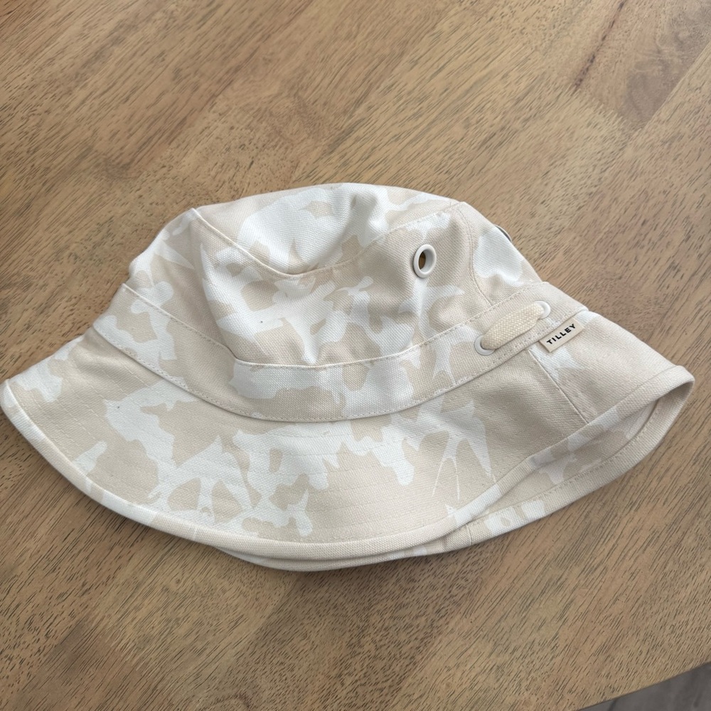 Tilly's Beige and White Camo Bucket Hat